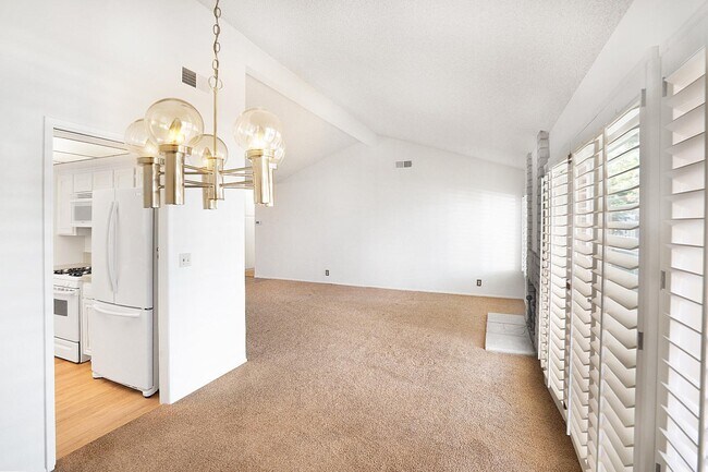 Building Photo - 878 Capitan St
