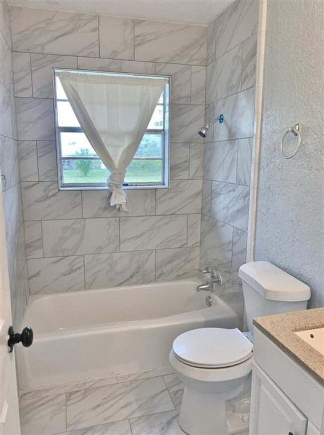 Building Photo - 4207 SE Camden Way