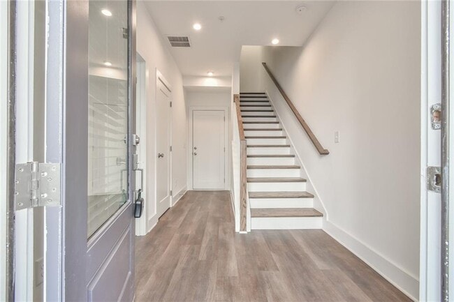 Building Photo - 490 Harmony Ter NW