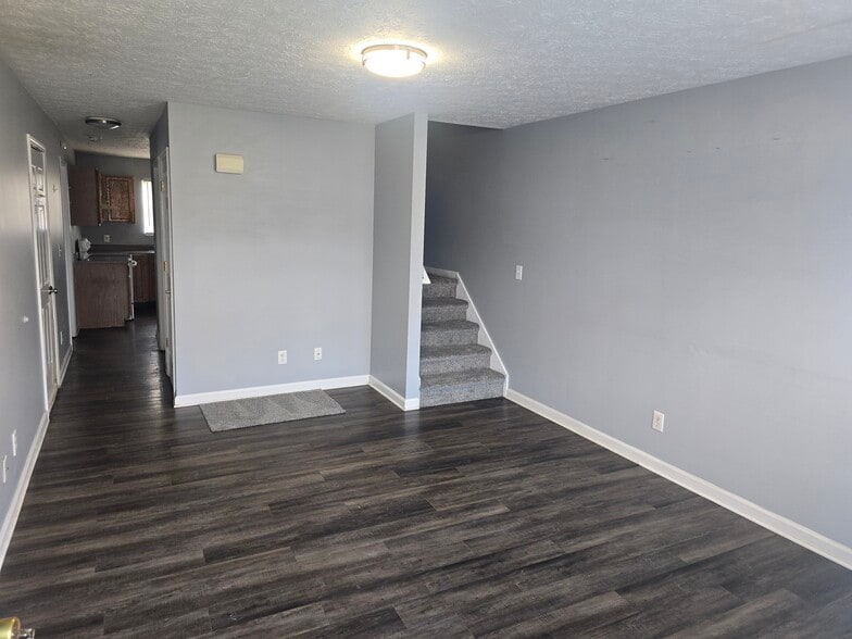 Building Photo - 1907 E Balsam Ct