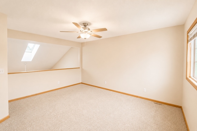 Building Photo - Bright Townhome with Fireplace & Nature Views