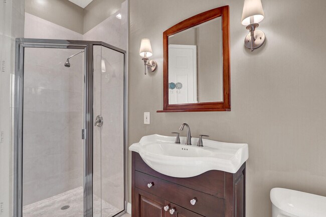Building Photo - 2931 Twin Oaks Way