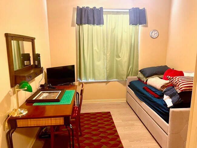 Office/ pull out beds 2 - 4369 S Aspen Glow Dr