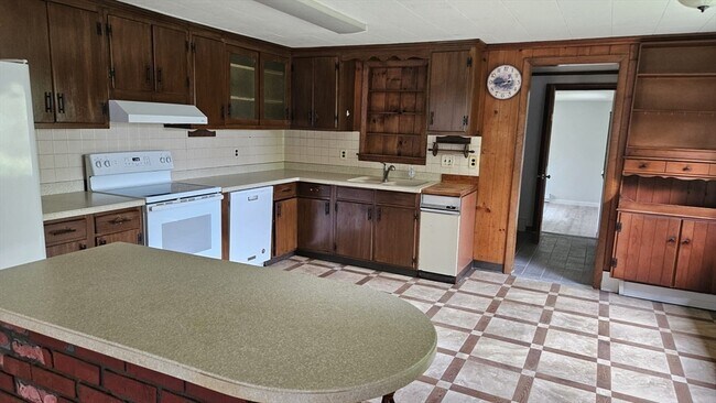 Building Photo - 2 Hedgeway St