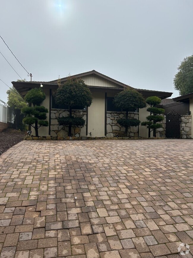 Building Photo - Great House in RPV with Amazing Views of C...