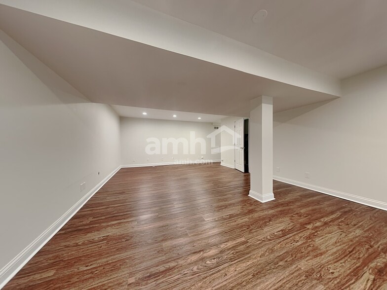 Building Photo - 7450 Sterling Springs Way