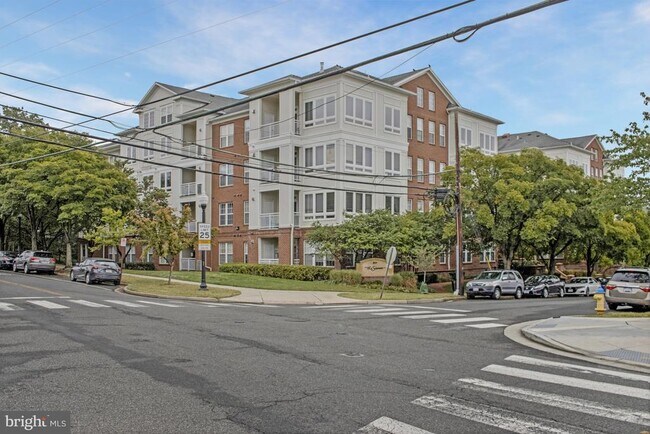 Building Photo - 801 S Greenbrier St