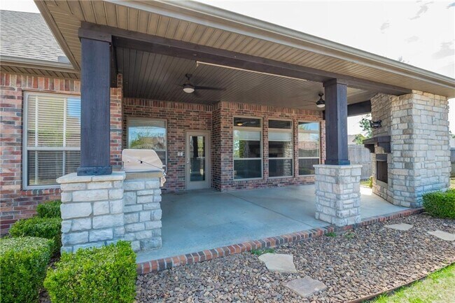 Building Photo - 5404 SW Lavender St