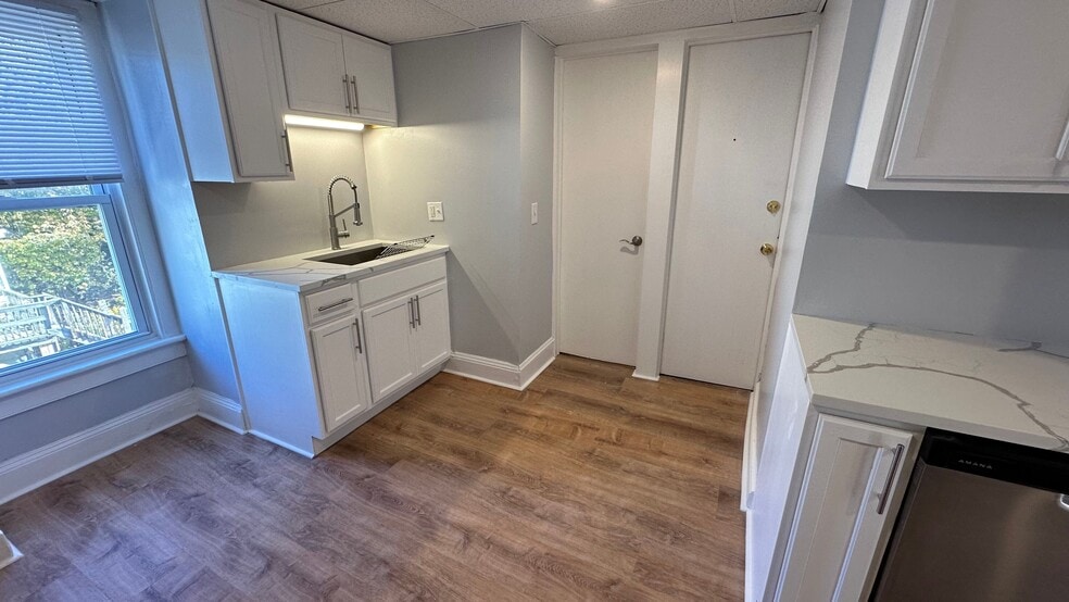 Kitchen - 59 Railroad Ave