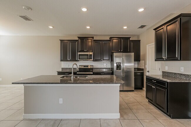 Building Photo - 9935 Ivory Dr