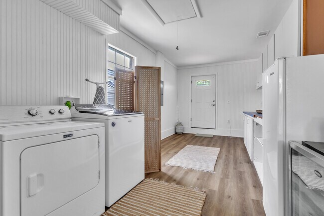 Building Photo - 405 Navarre St