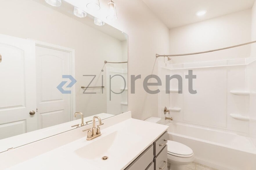 Building Photo - 120 Baron Von Gator Dr