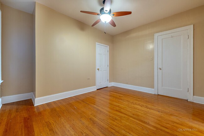 Building Photo - 6819 S Ridgeland Ave