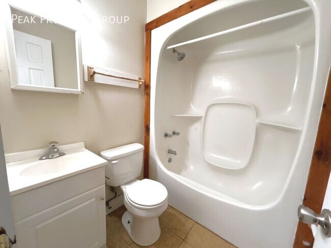 Building Photo - 1366-1368 Indianola Avenue-1368 Indianola Avenue