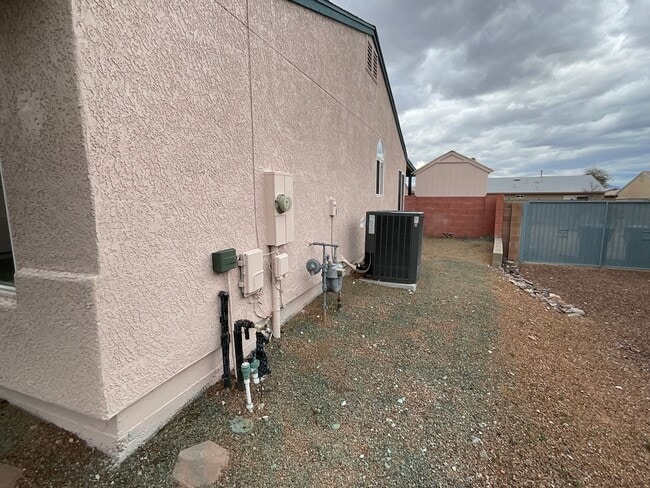 Building Photo - Pool and spa with Mountain views