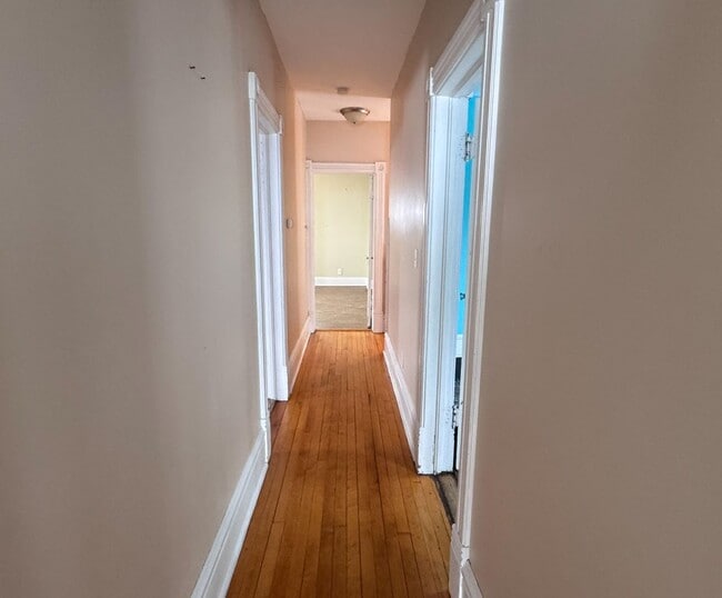 Building Photo - 1712 W 3rd St