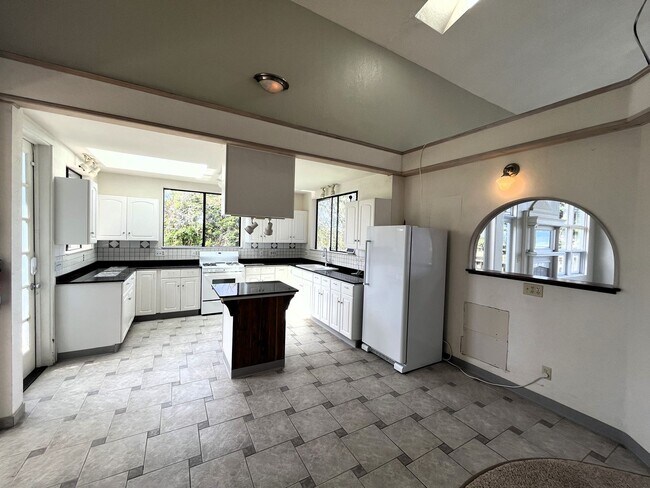 Building Photo - 3747 Trinity St