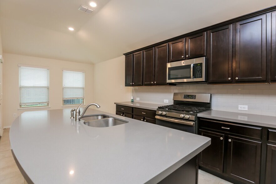 Building Photo - 625 Saguaro Dr