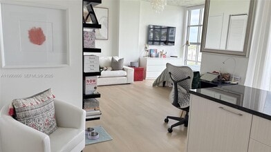 Building Photo - 3451 NE 1st Ave