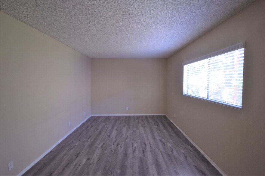 Building Photo - 5400 Morella Ave