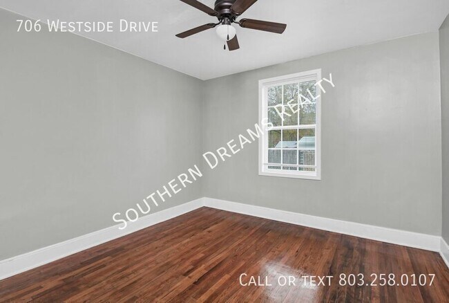 Building Photo - 706 Westside Dr