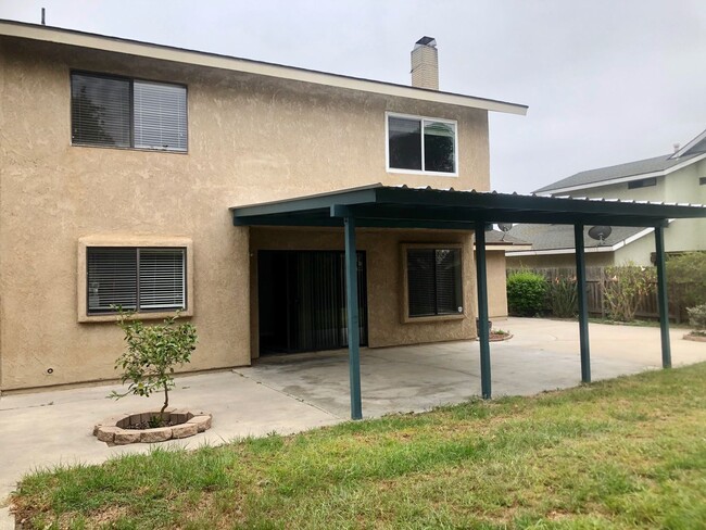 Building Photo - Oxnard | 4 bedroom + 2.5 bathroom Single F...