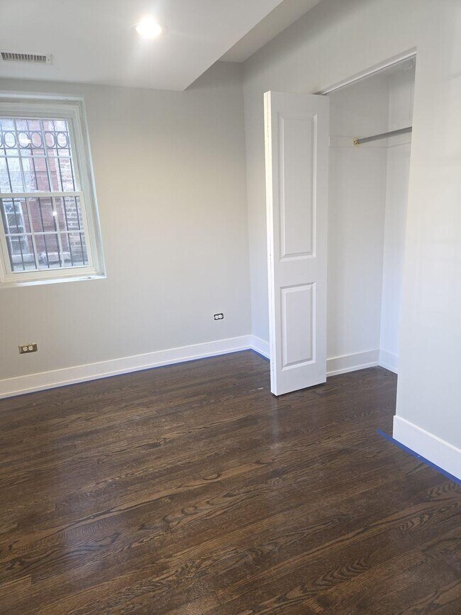 Building Photo - 3 bedroom in Chicago IL 60647
