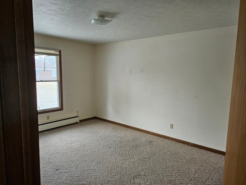 Building Photo - 683 N 5th St