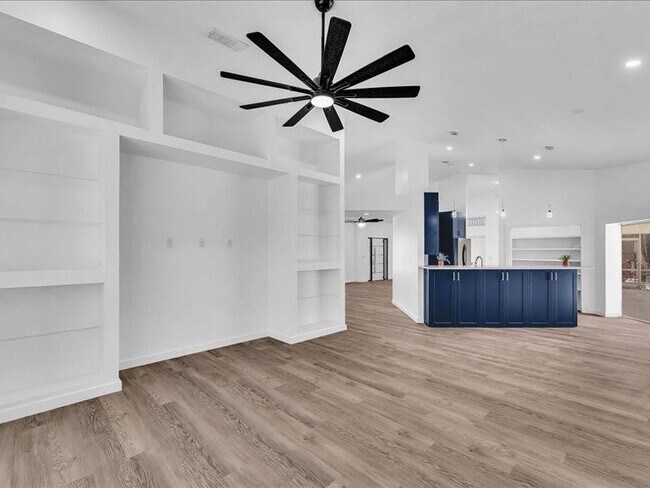 Building Photo - 2928 SE Bella Rd