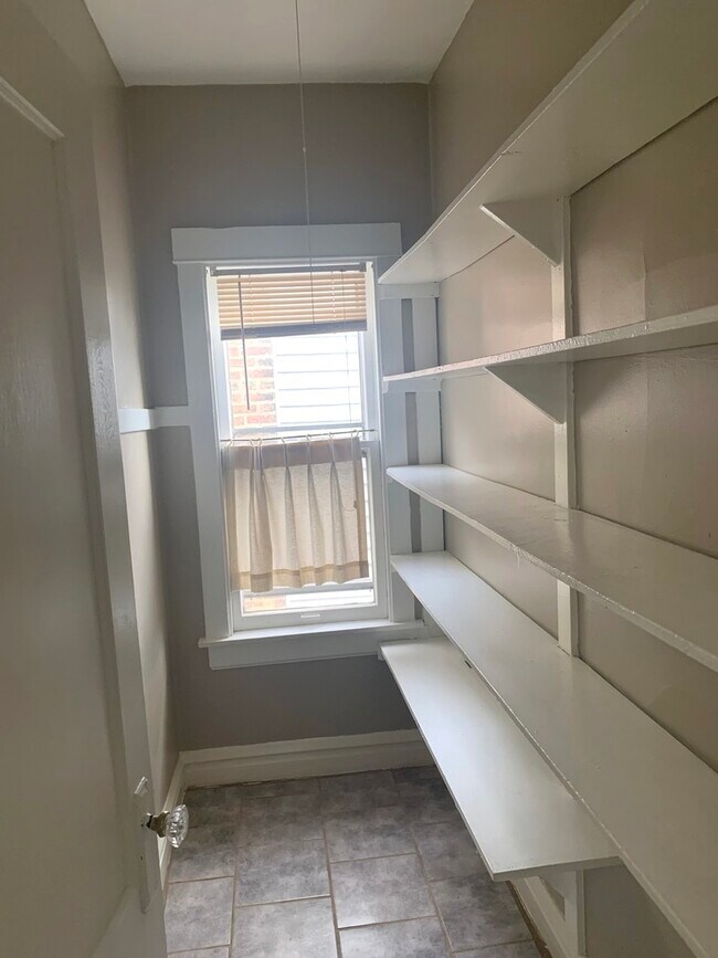 Building Photo - 3013 N Hamlin Ave