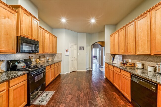 Building Photo - 387 Henderson Ln
