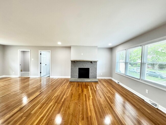 Building Photo - 1821 Blue Ridge Dr