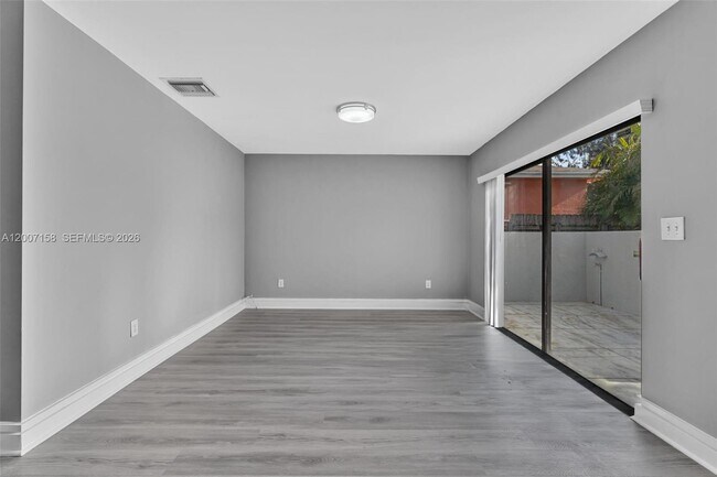 Building Photo - 14212 NE 4th Ave