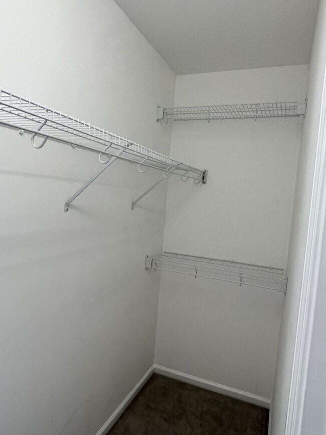 Building Photo - 3 Bedroom Corner Lot home with Great Backy...