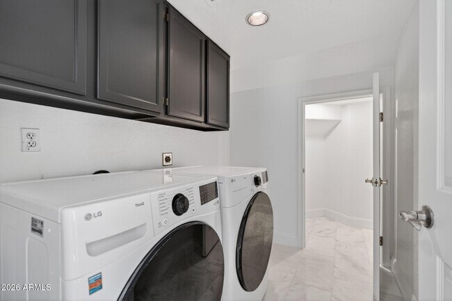 Building Photo - 3241 S Horizon Pl