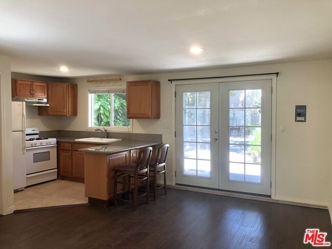 Building Photo - 3708 Altura Ave