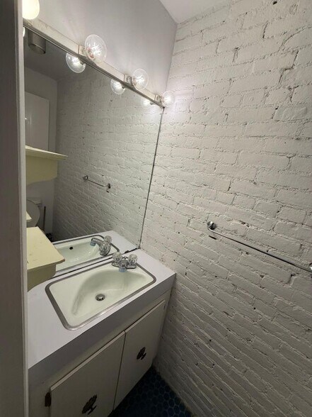 Building Photo - 67 W 83rd St