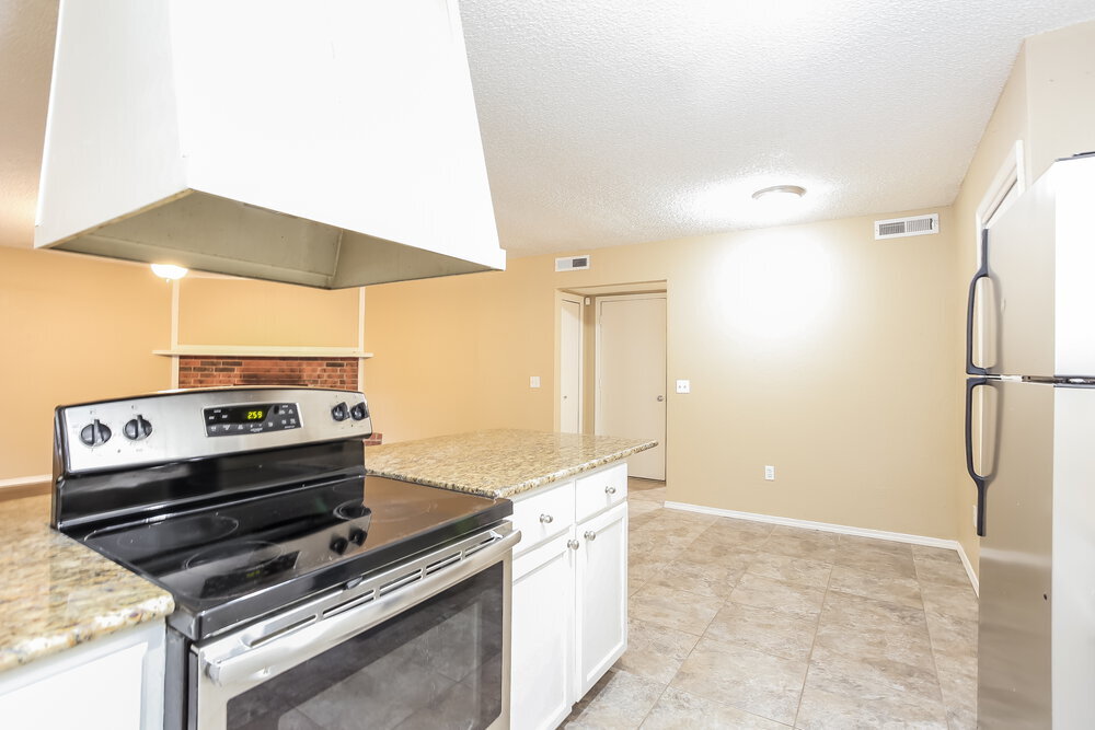 Building Photo - 501 Ramblin Oaks Dr