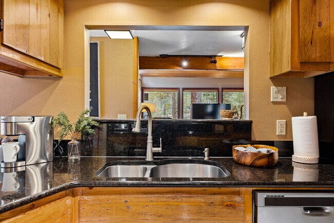 Building Photo - 18087 E Butte Ln