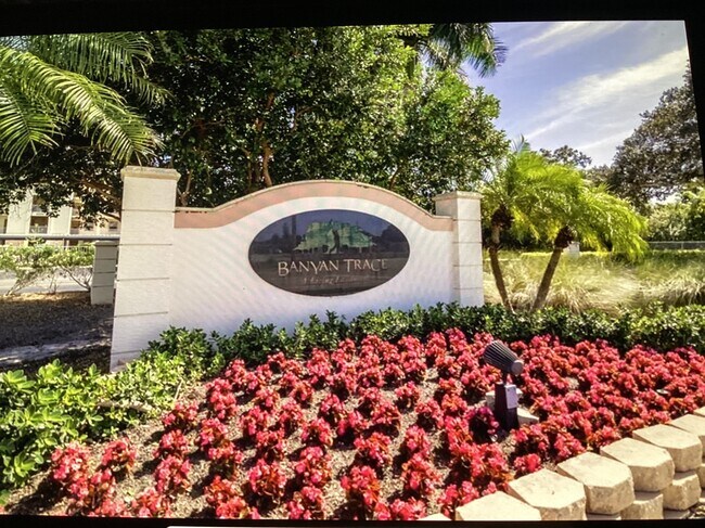 Building Photo - 4009 Palm Tree Blvd