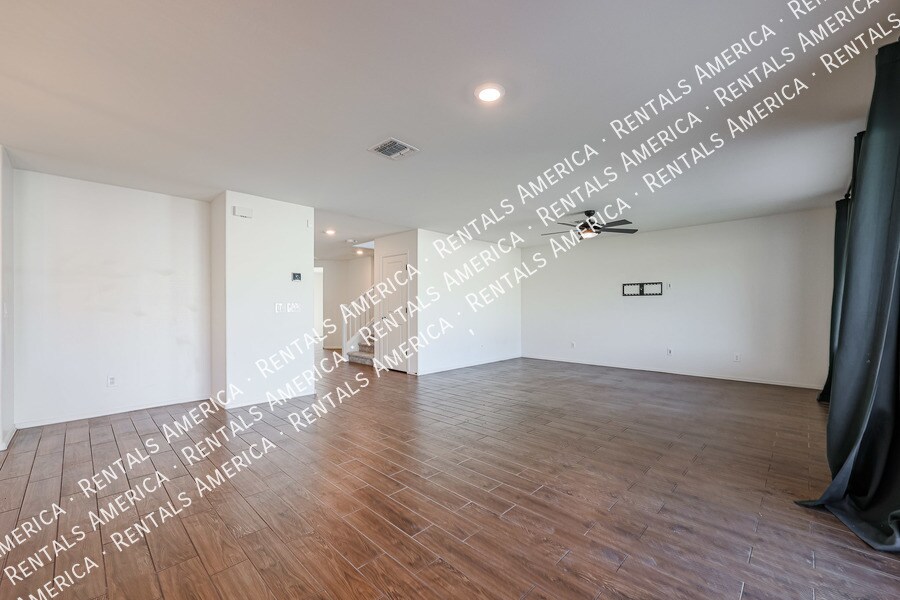 Building Photo - 12620 W Glenn Dr