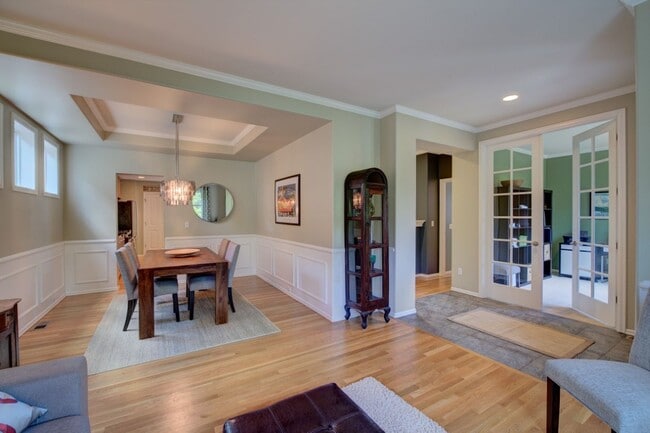 Building Photo - 4Bd/2.5Ba Issaquah House