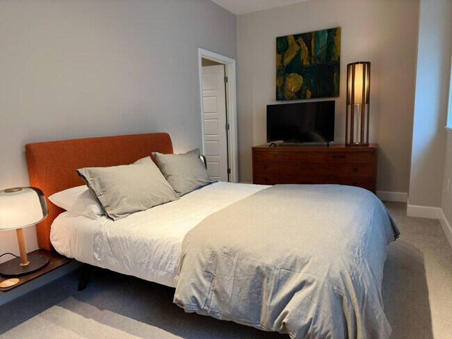 Building Photo - 256 E Main St