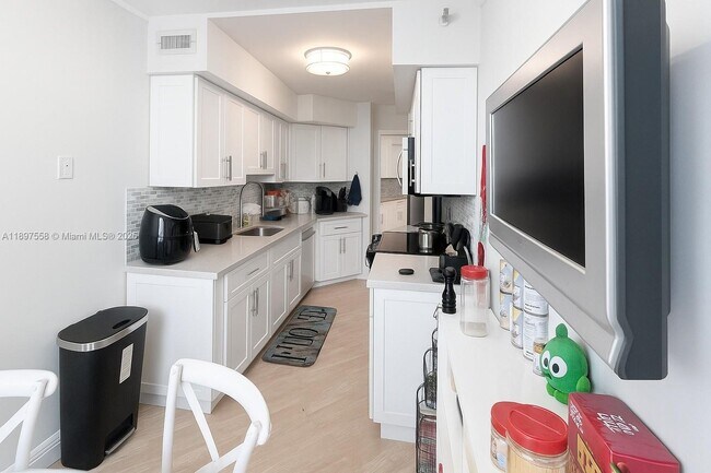 Building Photo - 3610 Yacht Club Dr