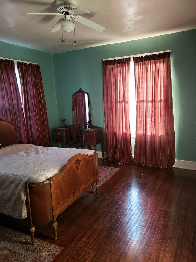 Building Photo - 1428 W Dean Ave