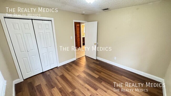 Building Photo - 1100 Santa Anita St