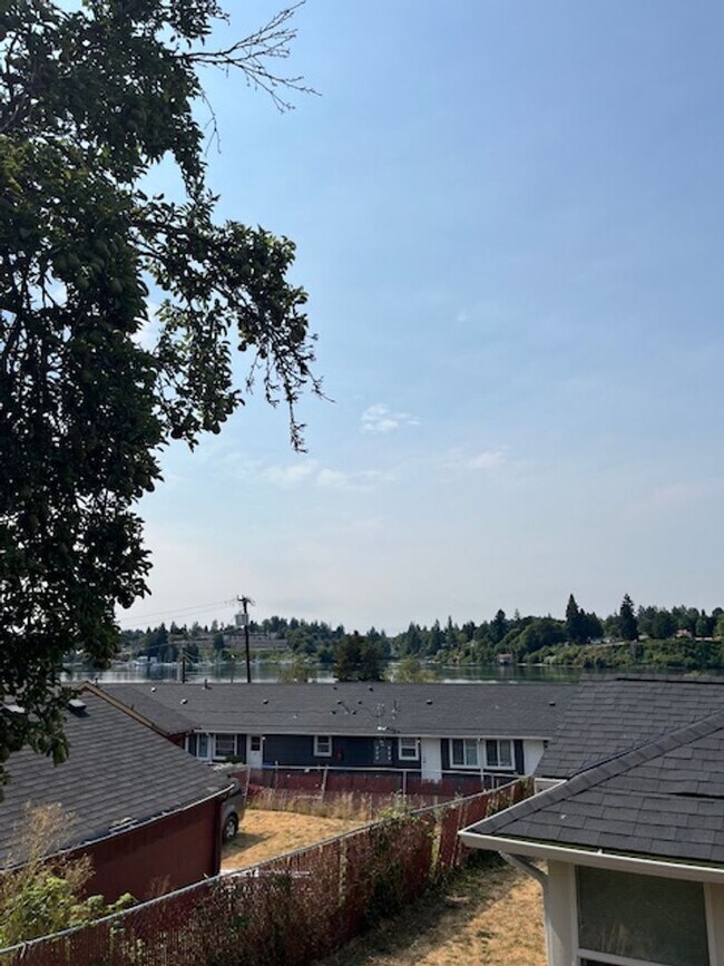 Building Photo - Sheridan duplex bremerton