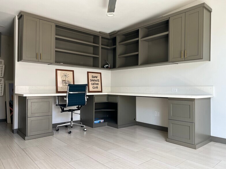 Building Photo - 5177 Carlingford Ave