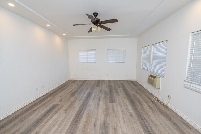 Building Photo - 3BR/2BA home with bonus room & additional ...