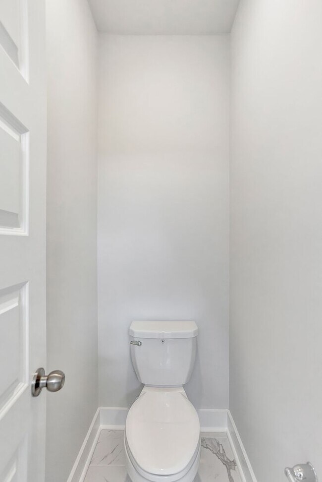 Building Photo - "Resort-Style Living Begins Right at Your ...